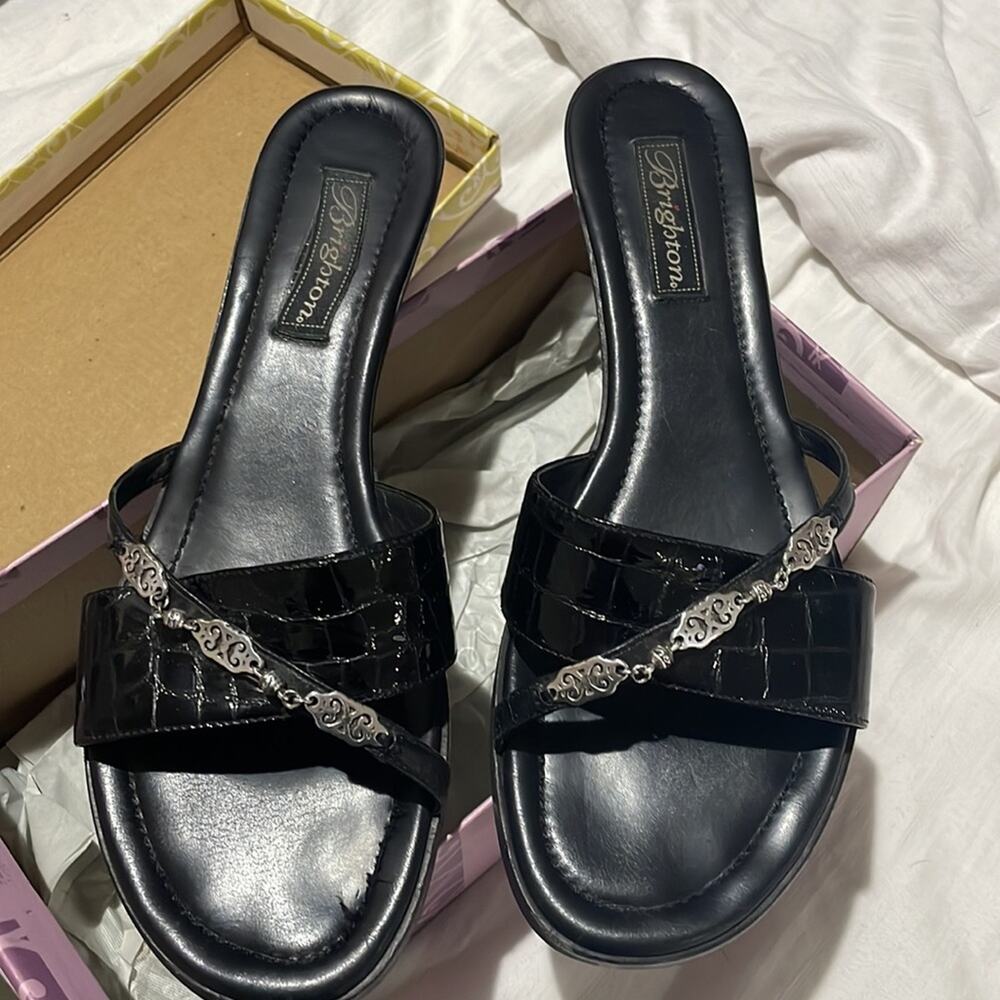 Brighton 11 Hayley black slide sandal in guc box stored silver tone accents
